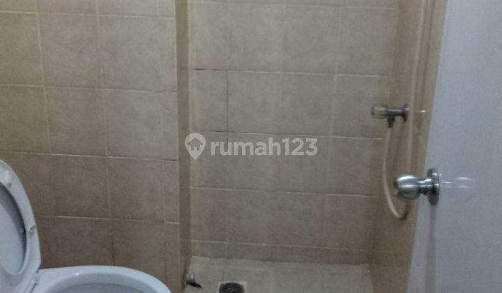 Apt str greenlake studio semi furnished bagus lt 11. 2