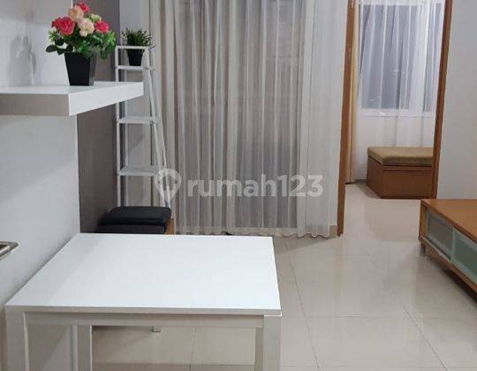 Apartemen Baru, Cantik The Nest Puri Indah, 2 Bed Room dengan Fasilitas Lengkap, Full Furnished, Brand New LB 46.5m2, letak di Sudut, Pandangan Luas 1