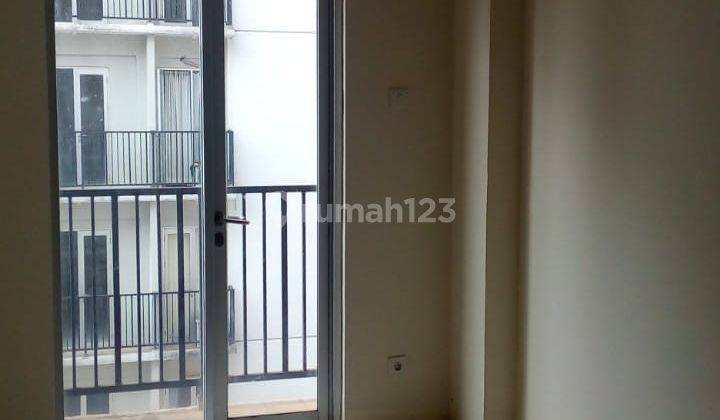 Apartemen baru di pusat bisnis tangerang selatan dgn 2 Bed Room menghadap kolam Renang 1