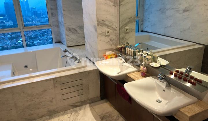 Penthouse at Apartemen the peak sudirman 4+1 badroom 2