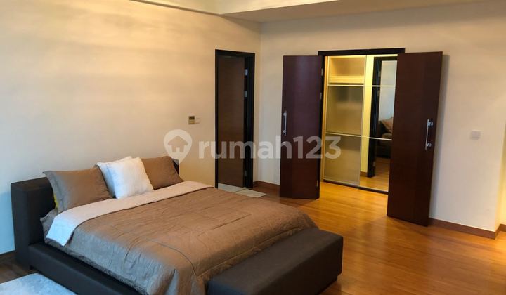 Penthouse at Apartemen the peak sudirman 4+1 badroom