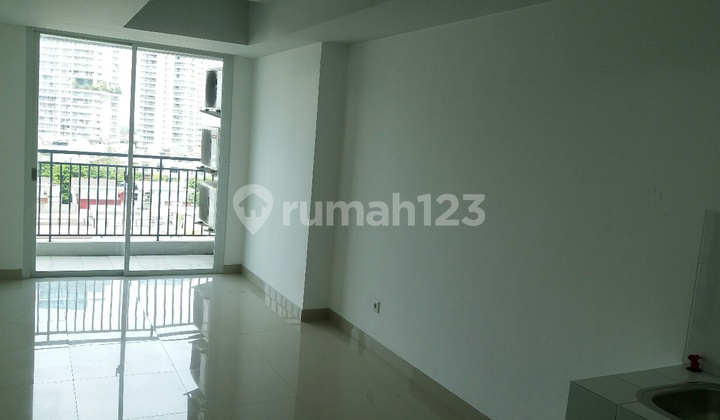 NEW & MINIMALIST APARTMENT IN KEMAYORAN, CLOSE TO INTERNATIONAL SCHOOL, GOLF COURSE, EASY ACCESS TO HIGHWAY