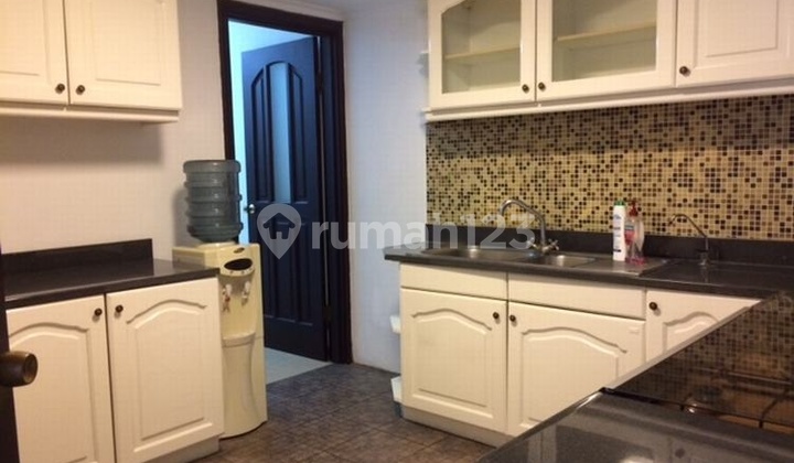 Dijual Rare Unit 2 Kamar Direnovasi Menjadi 1 Kamar, Fully Furnished di Kusuma Candra 2