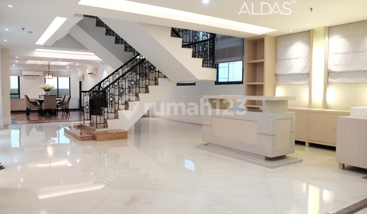 Elegant 2-storey Penthouse At Kusuma Chandra – 4 Bedrooms, 448 Sqm, Modern Furnishing Around Many Malls And Luxury.restaurant Scbd Jakarta Langham Hotel