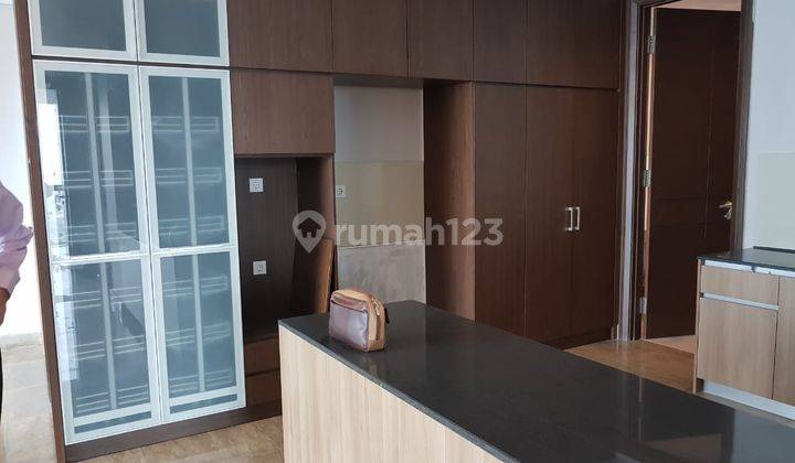 Apartemen Windsor Puri Indah, Lokasi sangat Strategis, Private Lift! 2