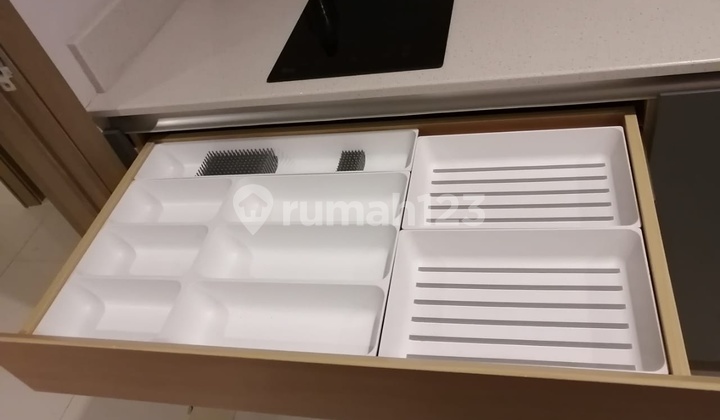 Apartment suitable for students or workers in Taman Anggrek Residence Tower Fragrant 54th floor Studio, West Jakarta. 2