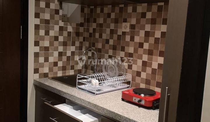 Apartemen Studio + Kitchen Full Furnished View Swimmingpool 2