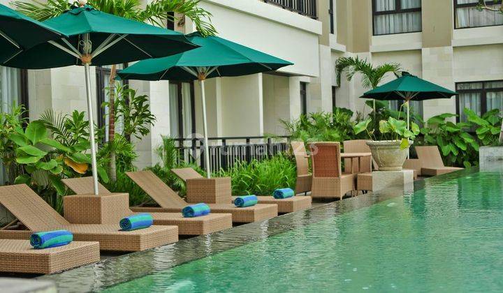 kolam renang apartment luxury di jalan utama