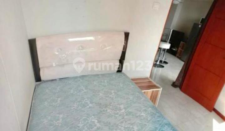  Apartemen Royal Mediterania Garden 2 Kamar Tidur (42 m2) Furnished Bagus Sekali, Only 70 Juta/Tahun, Tanjung Duren, Jakarta Barat