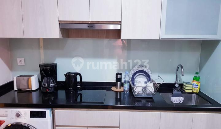 Menteng Park Studio Apartment, 18th floor, move-in ready, 6-month contract available.