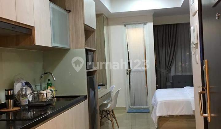 Menteng Park Studio Apartment, 18th floor, move-in ready, 6-month contract available.