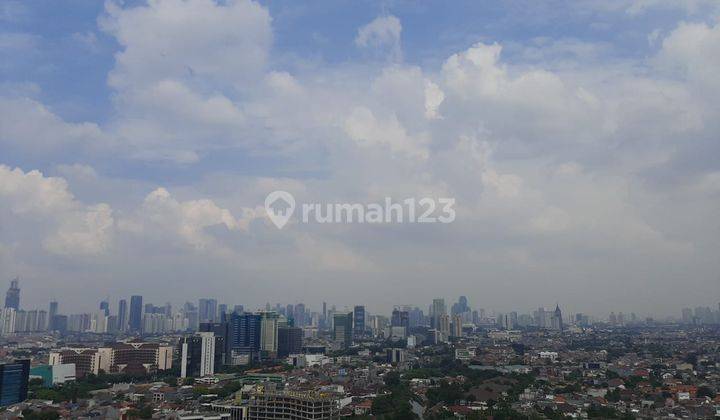 Taman Anggrek Residences Suite 3BR Semi Furnished Lantai Sedang View Pool, Taman Anggrek, Jakarta Barat 2