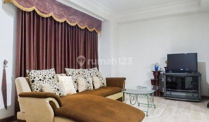 Furnished Apartemen Taman Beverly By Travelio 2