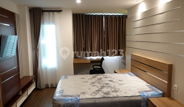 Disewakan Apartemen Gallery West Residences 2 Bed Room Full Furnish Siap Huni
