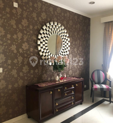 Apartemen vila, atap MOI