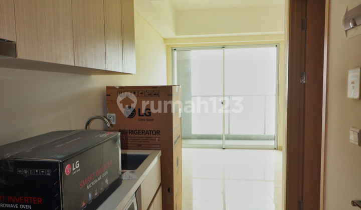 Studio Type Apartment 31m2 Semi Furnished Cool Luxury New in Sedayu City Suites Melbourne Apartment Kelapa Gading North Jakarta 2