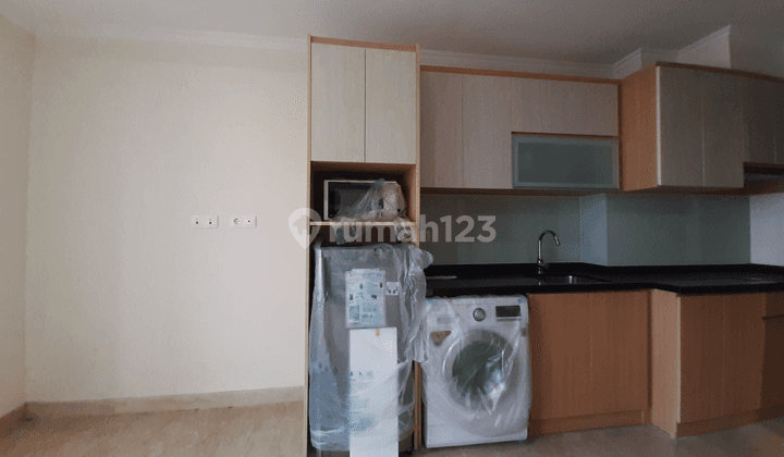 Termurah!! Jual Cepat Menteng Park Studio 950 Juta Semi Furnished 2