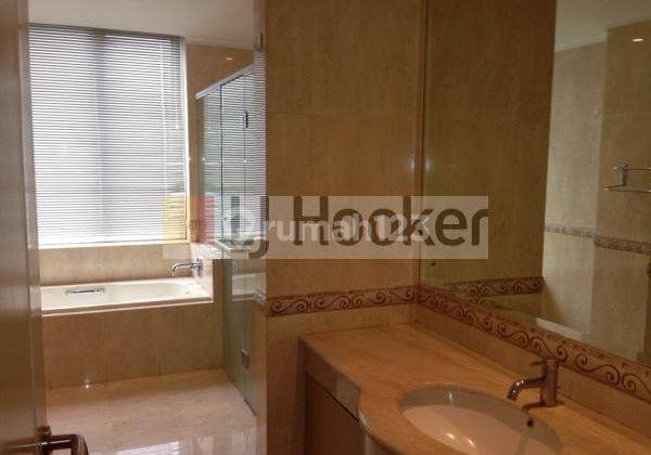 APARTEMEN LUAS 218 m2 FURNISHED 3BR DI FX RESIDENCE SUDIRMAN AREA JAKARTA SELATAN 2