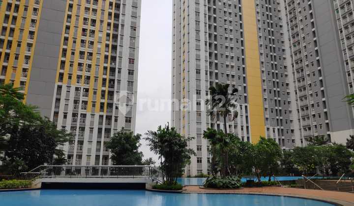 The Springlake Sumarecon Bekasi Apartment By the Lake, Cheap Sale, Fully Furnished