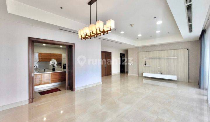 Pakubuwono Signature Apartment 4 bedrooms + 1 study room with good condition  2