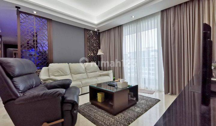 Apartemen Private Lift, Lantai Marmer Furnish nempel, aquarium view pool, Kensington Twr Addington Luas 148,8m2 1