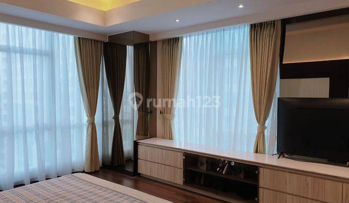 3 Kamar Tidur + 1 Kamar Art, Lantai 5, Luas 168 M², Partially Furnish, Apartemen di Kelapa Gading 2