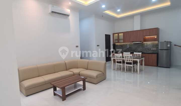 Apartemen Paladian 3 BR Furnish Bagus 1