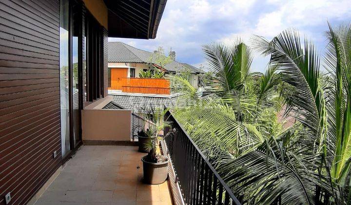 Tropical modern apartment penthouse unit in Cilandak area.. Only 10 minutes from Simatupang tolroad. 1