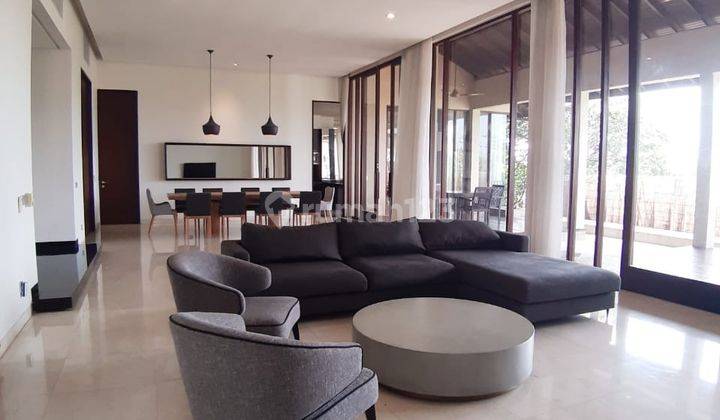 Tropical modern apartment penthouse unit in Cilandak area.. Only 10 minutes from Simatupang tolroad. 2