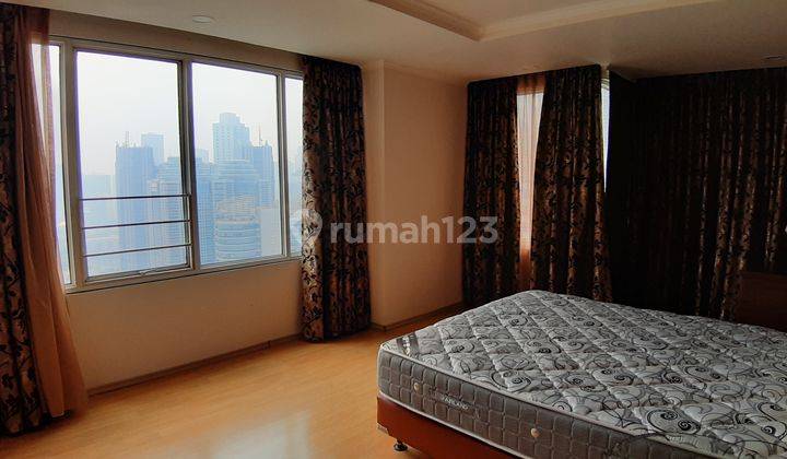 A large unit in FX apartment right at the heart of Sudirman Business District 1