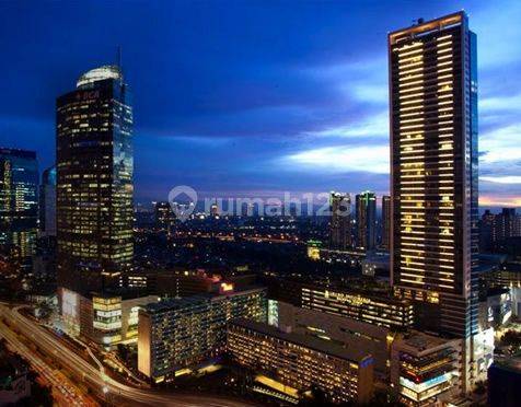 Nice big unit in Kempinski Apartment facing the famous Thamrin water fountain. 1