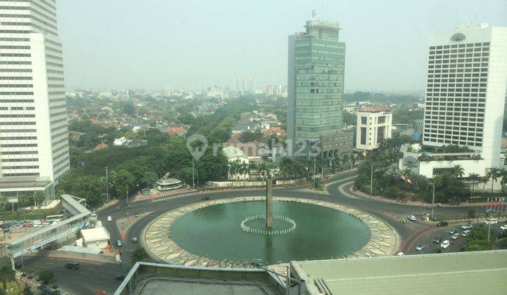 Nice big unit in Kempinski Apartment facing the famous Thamrin water fountain. 2