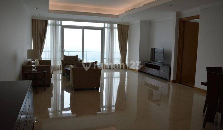 Nice big unit in Kempinski Apartment facing the famous water fountain Thamrin. 1