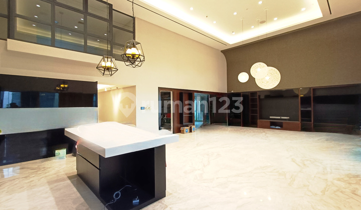 Casablanca Apartment Penthouse in a Strategic Location Near Kota Casablanca Mall, Close to Mega Kuningan, Well-Maintained