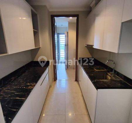 Sewa Private Lift 3+1 Apartemen Taman Anggrek Residences 2