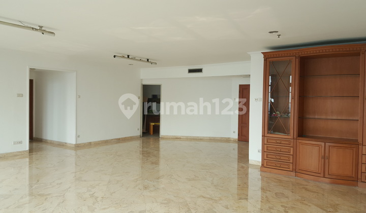 Junior Penthouse Apartment Parama in TB Simatupang, Only 5 Minutes to JIS