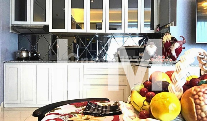 Lariz Mansion Apartment with Pakuwon Mall View, Fully Furnished, Excellent City View 2