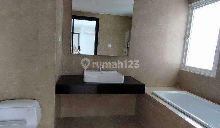 Apartment 2BR Type Queen Royale Suites Kemayoran 119 M² 2