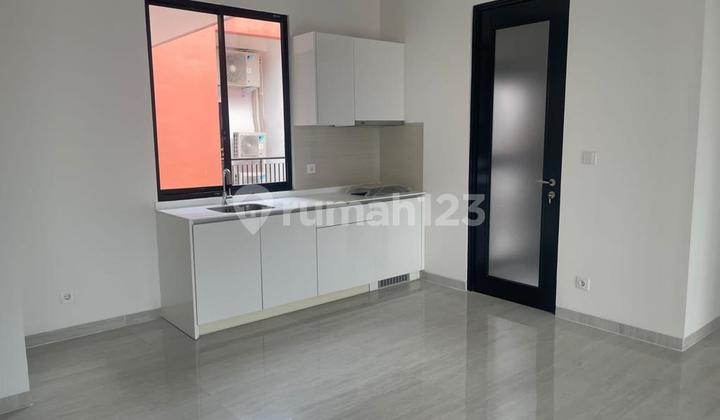 apt. Lloyd - Alam Sutera 2