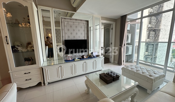 APARTEMEN TRILLIUM 3+1 BEDROOM VIEW POOL DAN CITY KONDISI SIAP HUNI FURNISH MEWAH 1