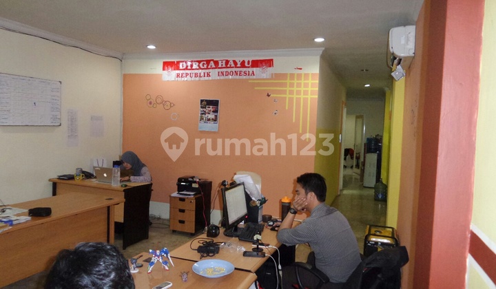 Ready-to-use shop house per floor.