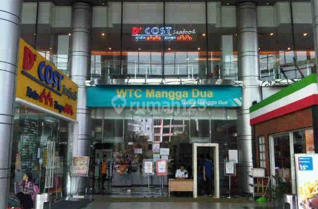 Kios di WTC Manggau Dua, depan Excalator 2