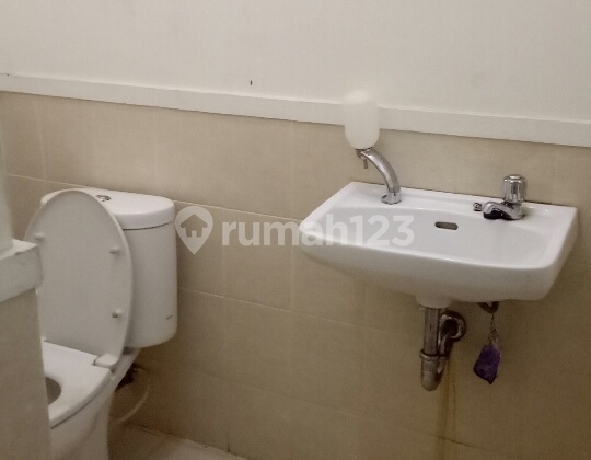 MURAH,,RUKO GANDENG 3LT DIBANTU.UTK KANTOR COCOK SEKALI. 2