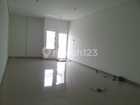 New 2-Story Shop House Ready to Occupy, Strategic Location, City Center 2