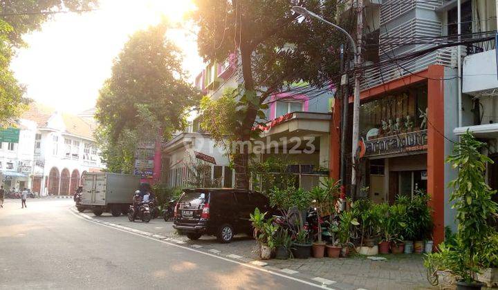 Building di Jl. Antara, Pasar Baru, Sawah Besar, Jakarta Pusat. 2