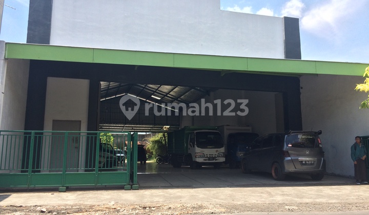 Showroom ada gudang siap pakai di jebres solo