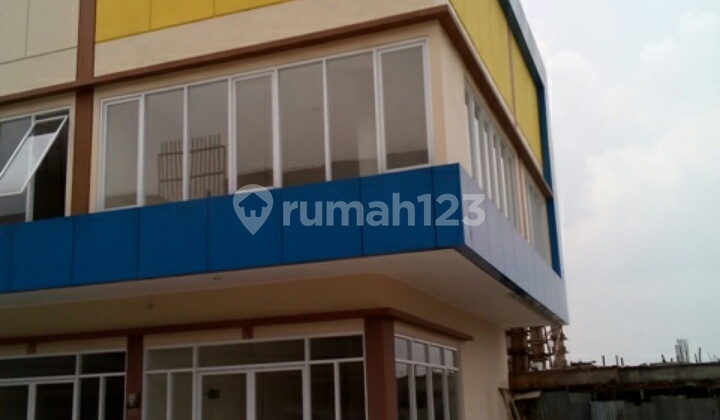 Cheap, in front of fresh market, behind apartments, near Giant, hotels, and malls. Clean market shop, strategic location, already bustling, in front of fresh market. 1