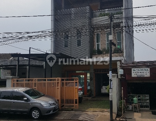 Kantor Minimalis ditepi jalan Raya