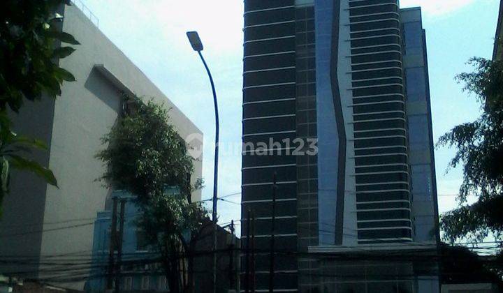 Gedung baru, di pusat bisnis 1