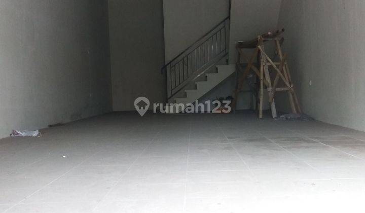 Seberang Palur Plaza 4 unit ,cocok untuk Bank , bisa gandeng , cocok untuk apotik 24jam 2